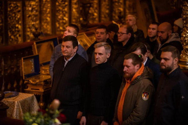 Губернатор Василий Анохин принял участие в праздничной Божественной литургии