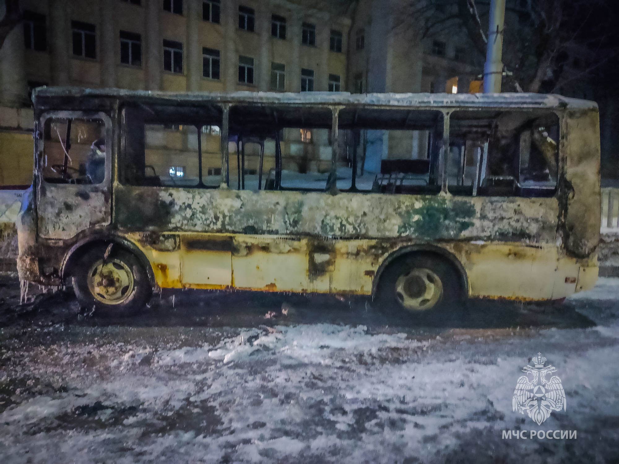 Ранним утром в Смоленске сгорел автобус