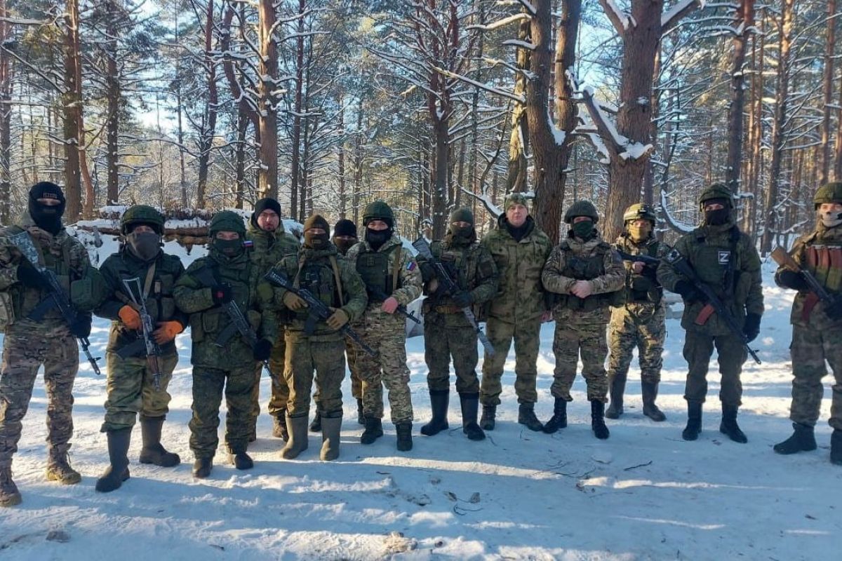 «Единая Россия» передала теплые вещи и оборудование смоленским зенитчикам на границу
