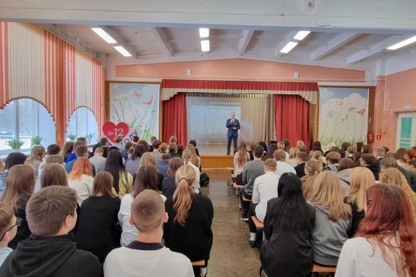 Пограничники организовали уроки мужества для школьников Смоленской области