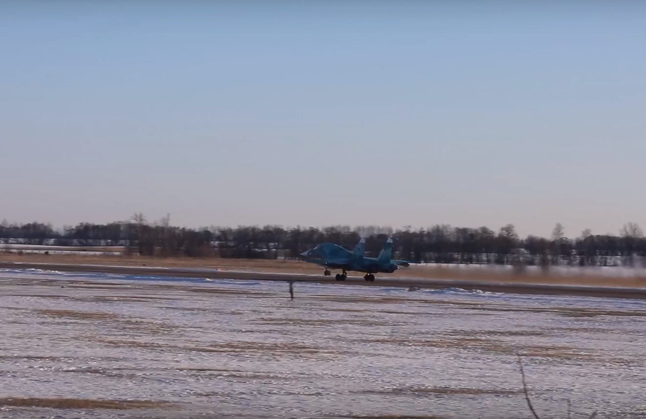 Истребители-бомбардировщики Су-34 нанесли удар по укрепрайону ВСУ