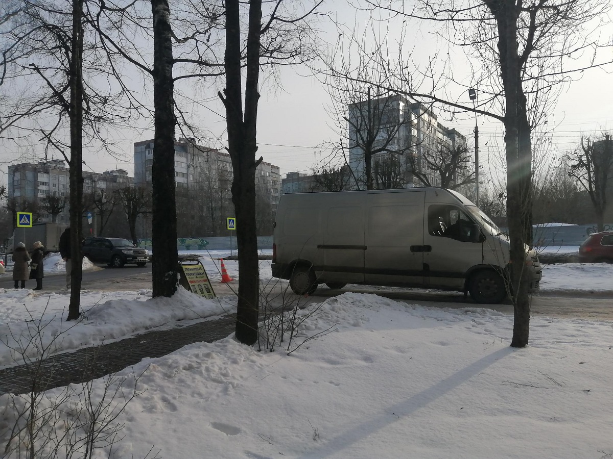 В Смоленске на улице Нахимова сбили 30-летнего пешехода