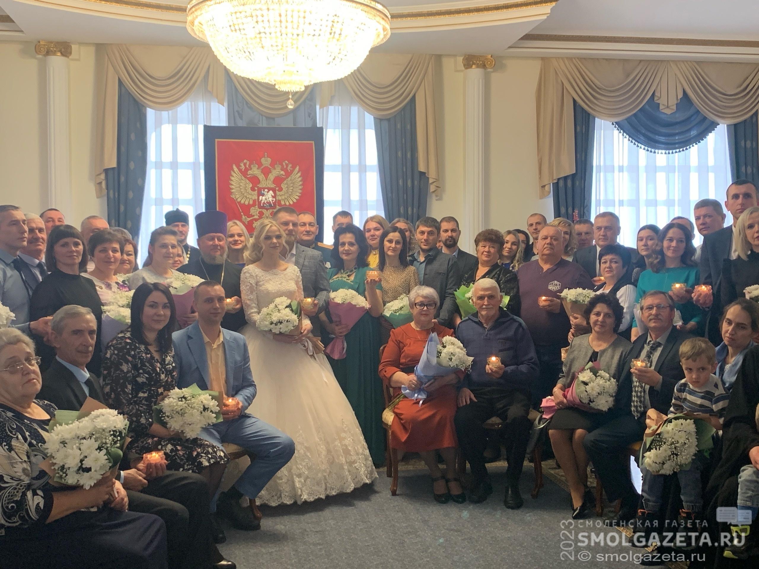 В Смоленск привезли огонь семейного очага «Сердце России»