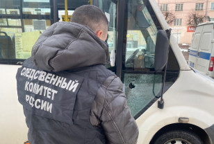 В центре Смоленска неизвестный выстрелил в маршрутку