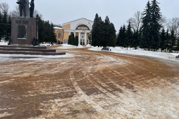 В Смоленске устраняют последствия «ледяного дождя»
