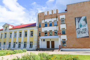 Завод ЭГГЕР поддержал ремонт старейшей школы Гагарина