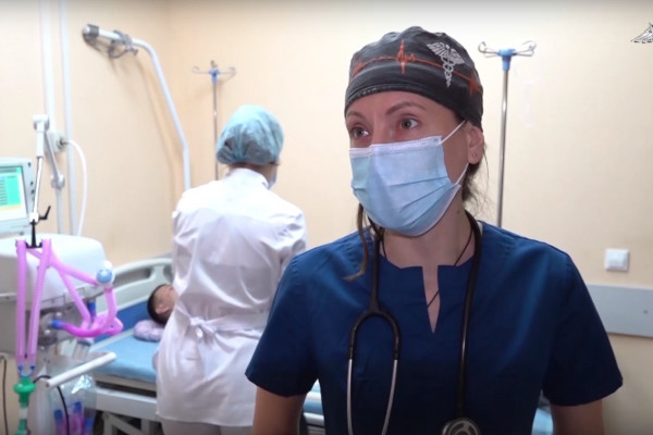 Женщины-медики встречают праздник на боевом посту 