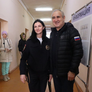 Сергей Неверов пообщался с пришедшими на выборы жителями Новодугино и Сычёвки
