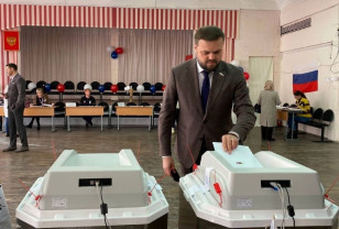 Депутат Госдумы Артём Туров проголосовал в Смоленске