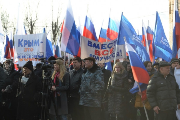 Александр Новиков поздравляет смолян с Днём воссоединения Крыма с Россией