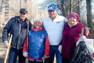 Единороссы вместе со смолянами организовали первый весенний субботник в Заднепровье