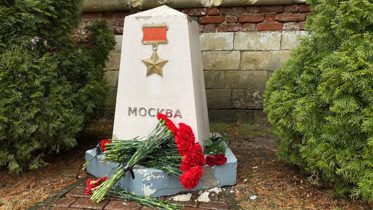 Жители Смоленска скорбят по погибшим в теракте в московском «Крокус Сити Холле»