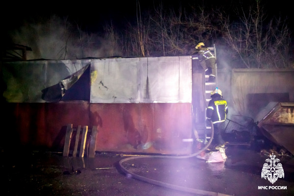 Ночью 1 апреля в Смоленске произошёл пожар на производстве электрических удлинителей