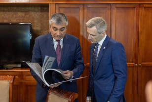 Губернатор Василий Анохин намерен развивать сотрудничество с Республикой Узбекистан 