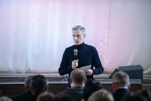 Губернатор Василий Анохин провёл встречу с жителями Монастырщинском района 
