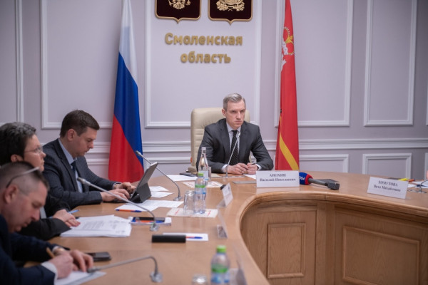 Губернатор Василий Анохин провёл заседание оперативного штаба по устранению последствий обрушения моста в Вязьме