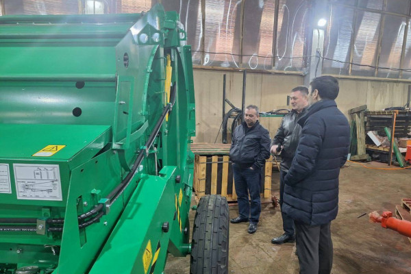 Делегация из Узбекистана посетила смоленские предприятия сельхозмашиностроения