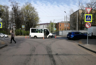 В Смоленске на улице Исаковского произошла авария с пострадавшим