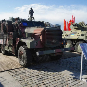Минобороны РФ открыло выставку трофейного вооружения и техники