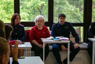В Смоленске офицеры СК провели профилактическое занятие со школьниками