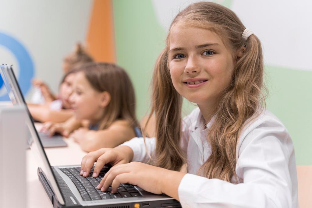 В рамках проекта «Цифровой ликбез» для школьников пройдут уроки цифровой грамотности и кибербезопасности 
