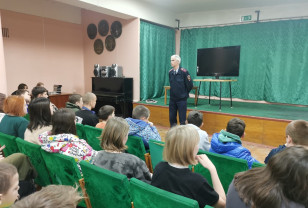 Сотрудники Смоленской транспортной полиции провели Урок безопасности в «Красном Бору» 