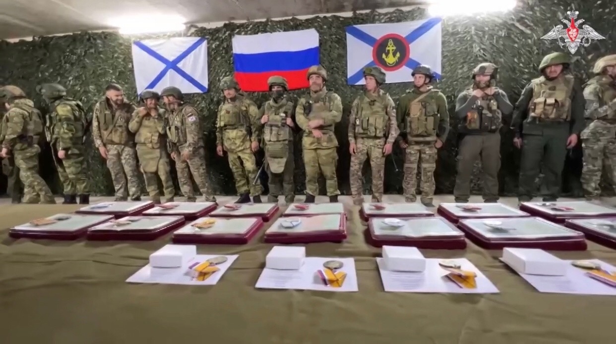 Военнослужащим добровольческого отряда «БАРС» вручили государственные награды