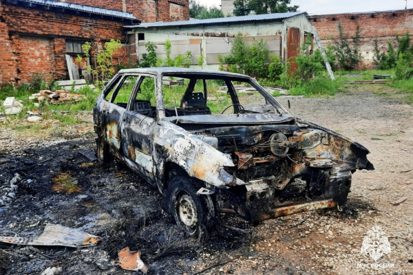 Два автомобиля сгорели в Смоленской области