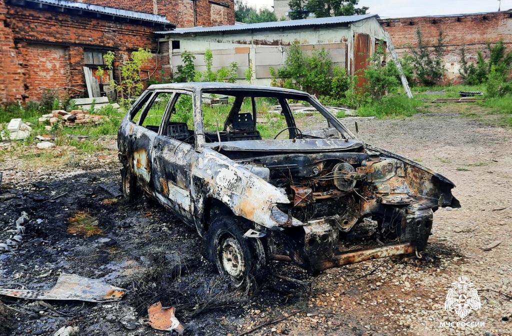 Два автомобиля сгорели в Смоленской области