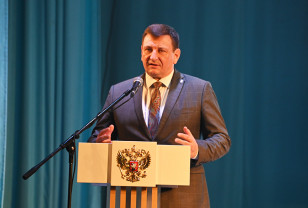 Игорь Ляхов поздравил Смоленский строительный колледж с 80-летием