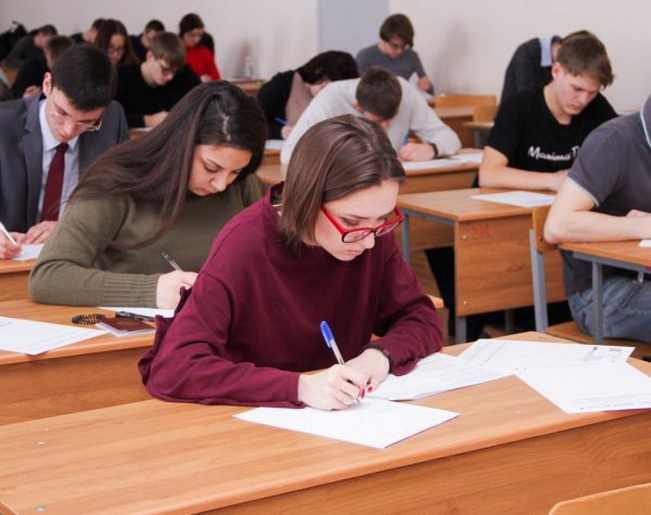 Порядка 5 тысяч смоленских девятиклассников сдавали экзамены по выбору 30 мая