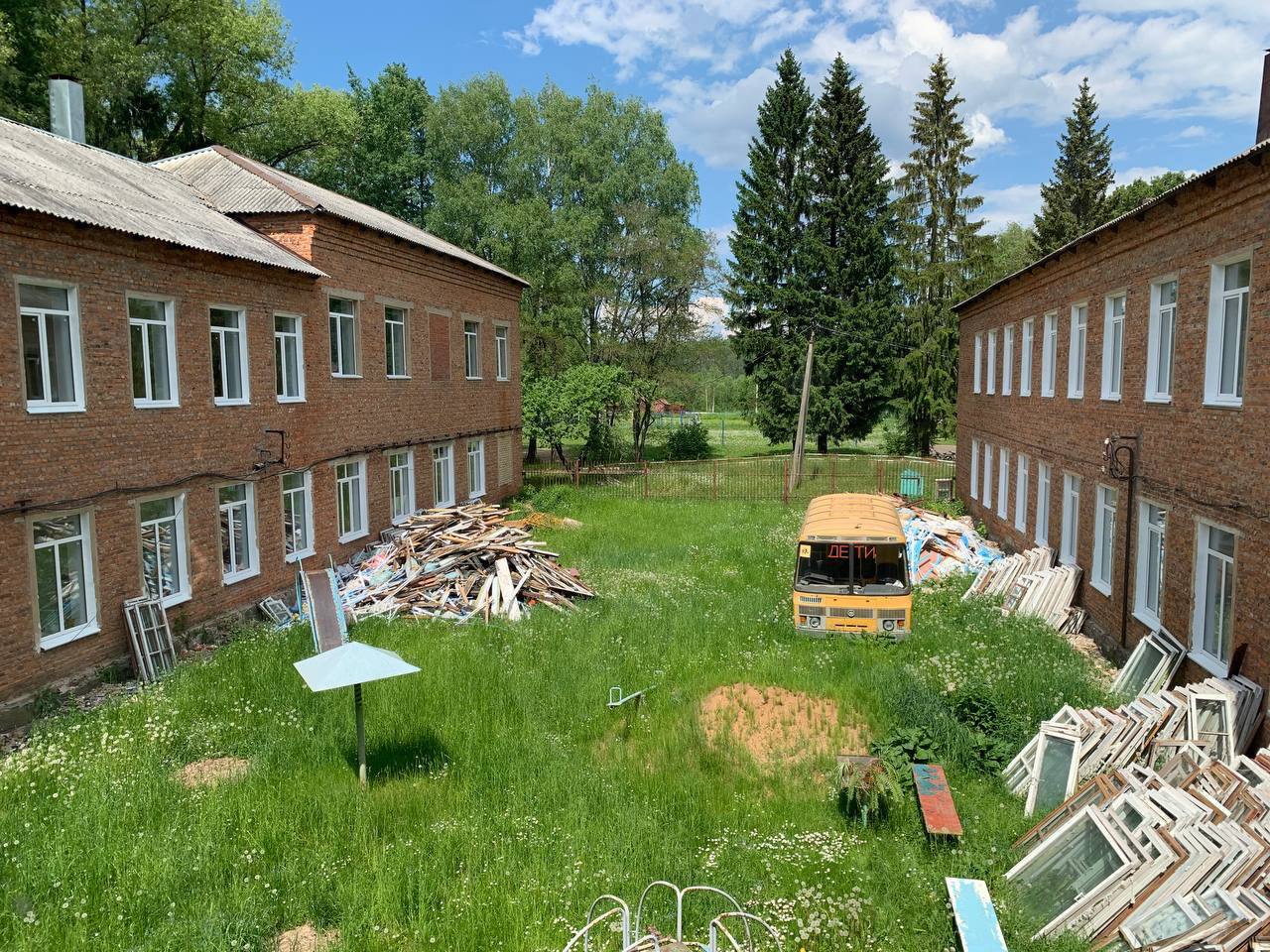 В Смоленской области завершили первый этап ремонта Верхнеднепровской школы №1
