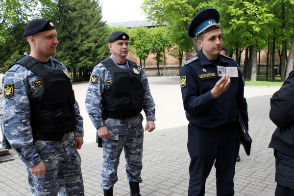 Приставы в судах: об обязанностях и особенностях службы