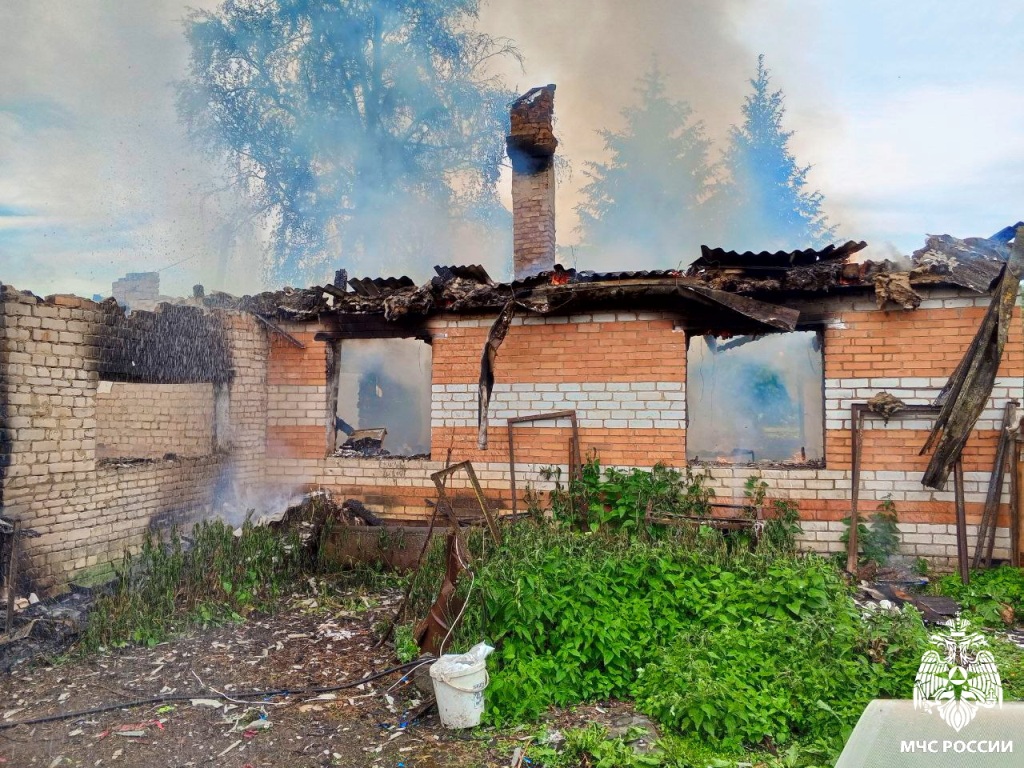 В деревне Ракиты Краснинского района сгорел жилой дом