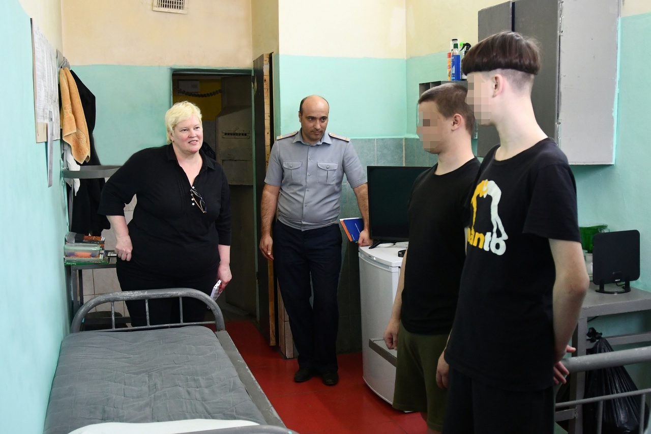 Представитель аппарата Уполномоченного по правам ребенка в Смоленской области посетила следственный изолятор № 1 