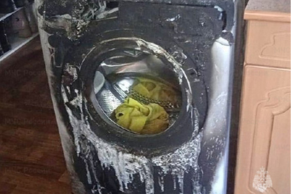 В селе Угра Смоленской области в квартире загорелась включённая в сеть стиральная машинка