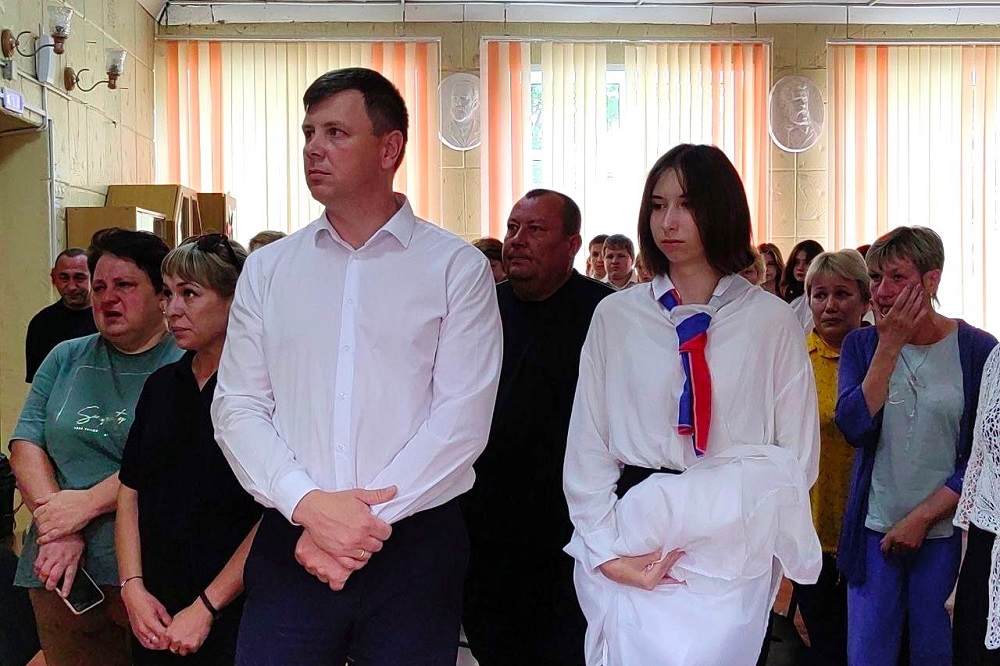 В Смоленске в школе № 24 открыли памятную доску, посвящённую погибшим участникам СВО