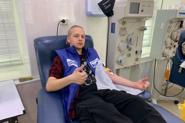Смоленские молодогвардейцы выступили донорами крови