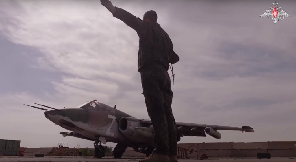 Звено бомбардировщиков Су-34 нанесло бомбовый удар по командному пункту и живой силе ВСУ