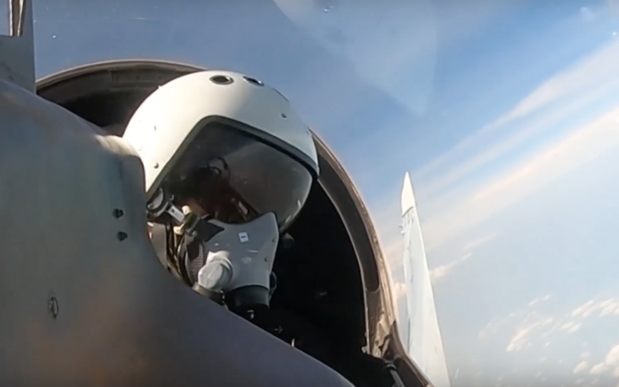 Истребители Су-30СМ ВКС РФ несут боевое дежурство в воздушном пространстве зоны СВО