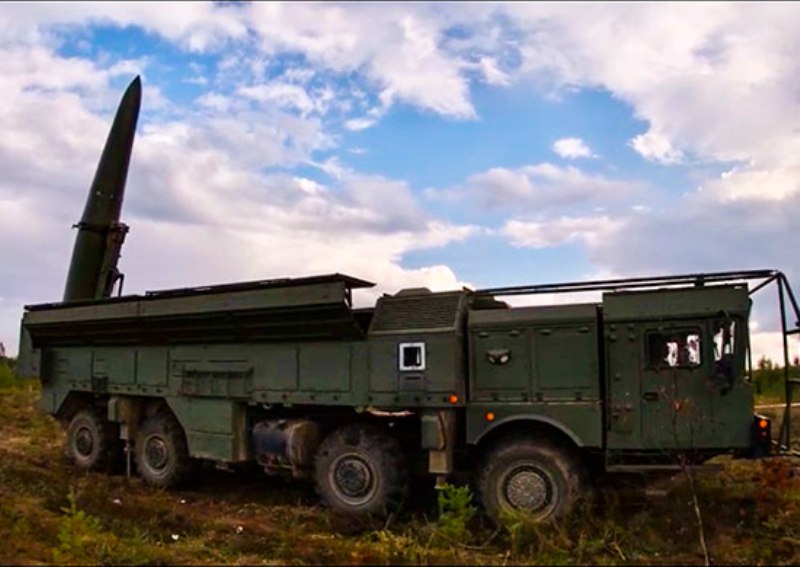 Расчёты ракетных комплексов «Искандер-М» нанесли групповой ракетный удар по стоянке самолётов ВСУ