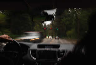 Смоленские госавтоиспекторы призывают водителей к осторожности на дороге