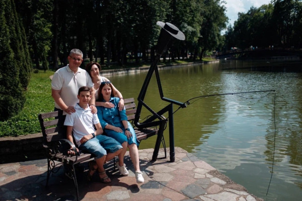 В День семьи, любви и верности глава Смоленска Александр Новиков опубликовал семейные фотографии