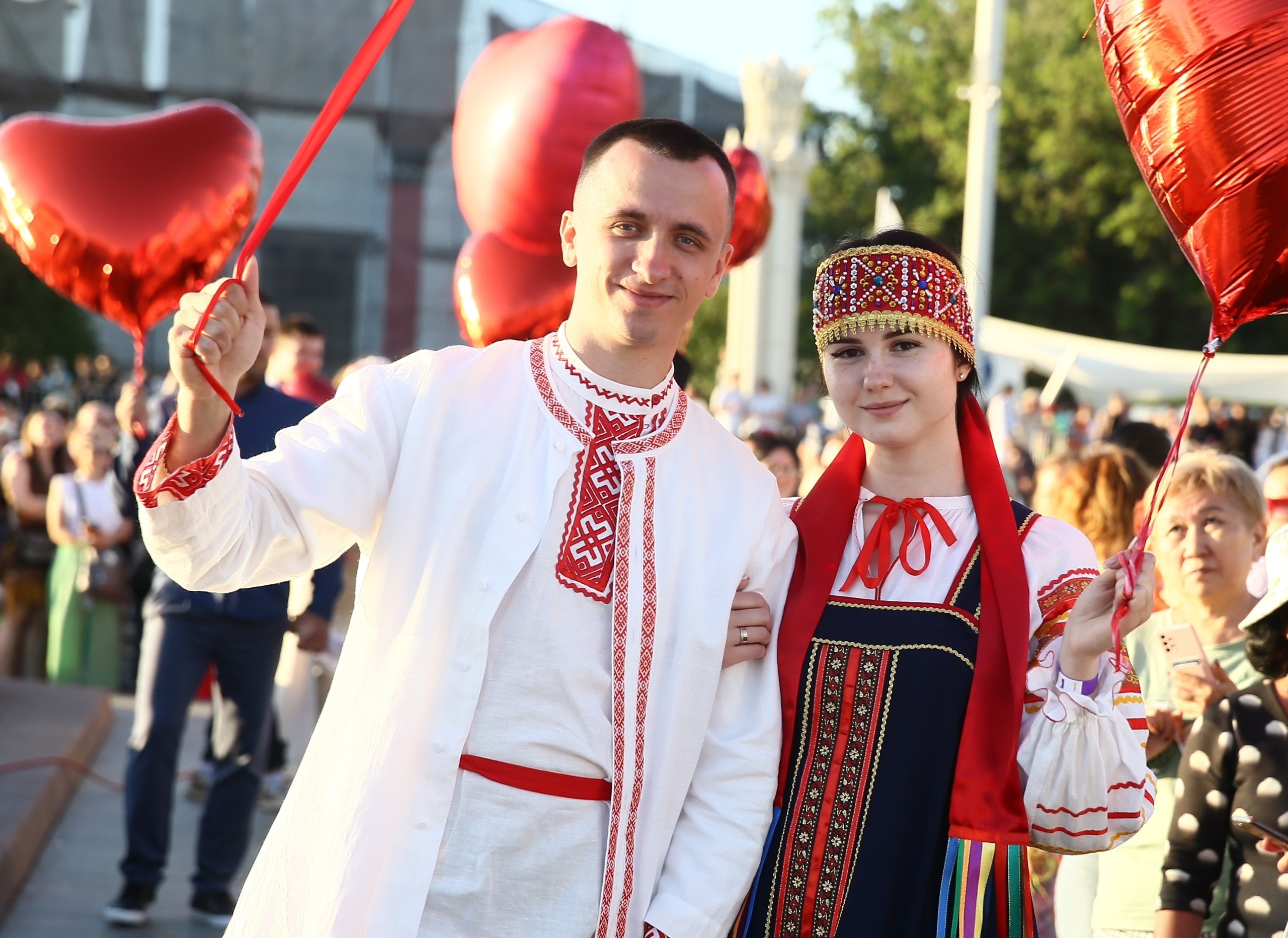 В День семьи, любви и верности смолянки поделились воспоминаниями об участии в свадебном фестивале на ВДНХ