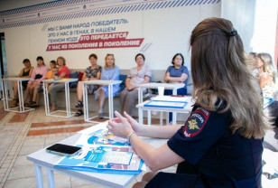 В рамках проекта «Единой России» со смолянами пообщалась сотрудник Госавтоинспекции
