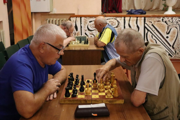  В Смоленске прошёл инклюзивный турнир по шахматам