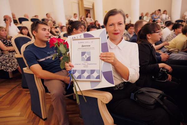 Почтальон из Смоленска стала лучшей по профессии в Центральной России