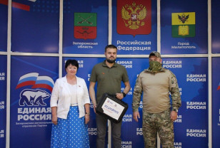 Артём Туров передал оборудование смоленским бойцам в зоне СВО