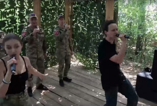 Юлия Чичерина выступила с концертом для военных группировки войск «Центр»