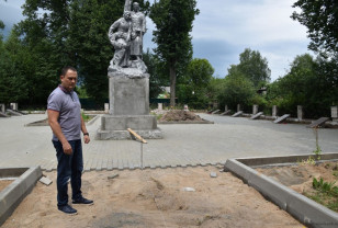 В городе Демидове масштабно благоустраивают воинские захоронения